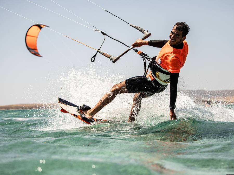 Raphael en train de kitesurfer
